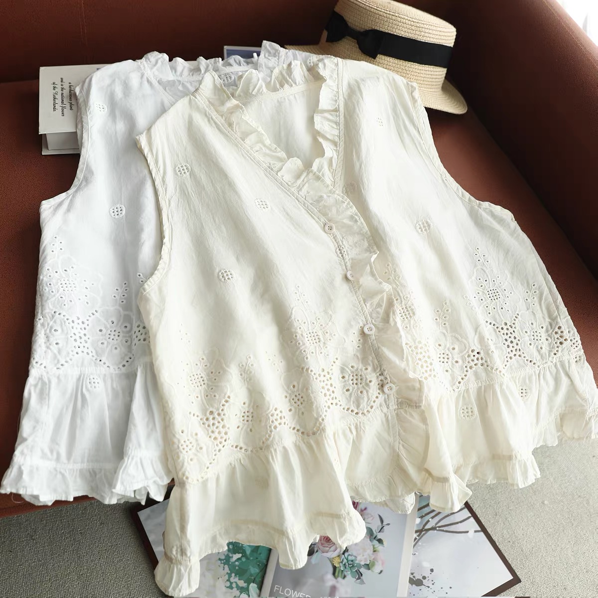 Embroidery Eyelet - Kadın Kolsuz Yelek Üst Fırfırlı V
