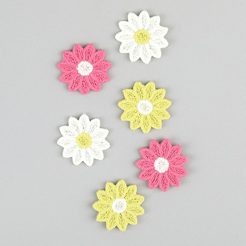 Embroidery On Socks - 30 Adet 2.5CM İşlemeli Ayçiçeği Aplikleri