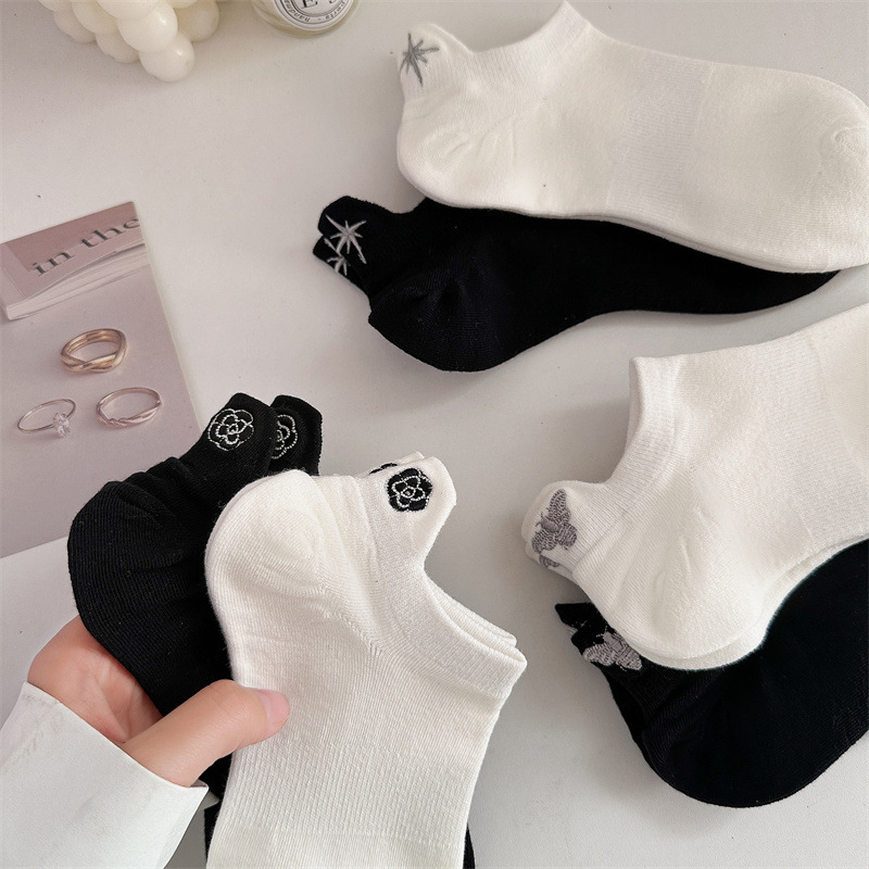 6 çift Lüks Marka Kadın Çorap  - Embroidery On Socks incelemesi ve fiyatı