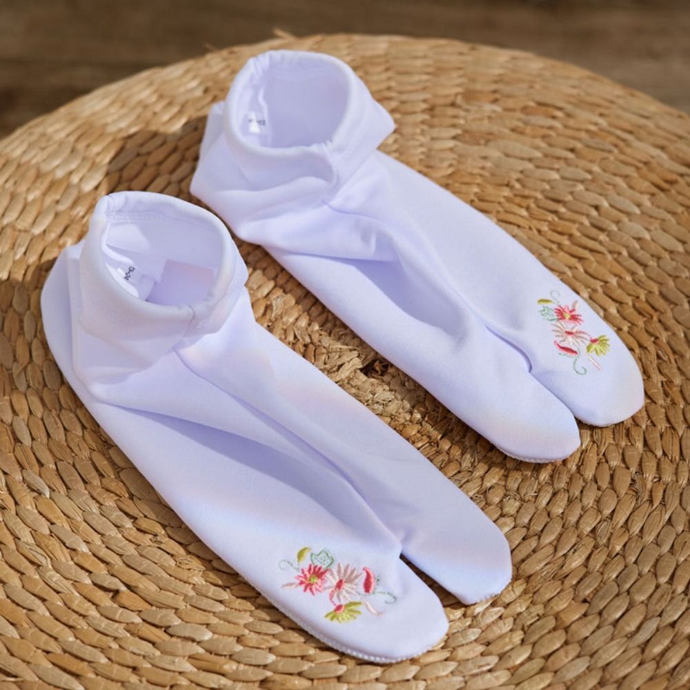 Nakışlı Çiçekli İki Parmaklı Ç - Embroidery On Socks incelemesi ve fiyatı