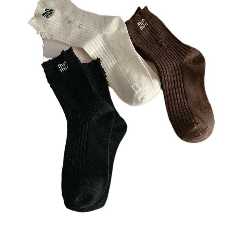 3 Çift Lüks Marka Çorap Kadın  - Embroidery On Socks incelemesi ve fiyatı