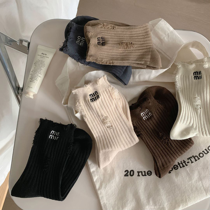 3 Çift Lüks Marka Çorap Kadın  - Embroidery On Socks incelemesi ve fiyatı